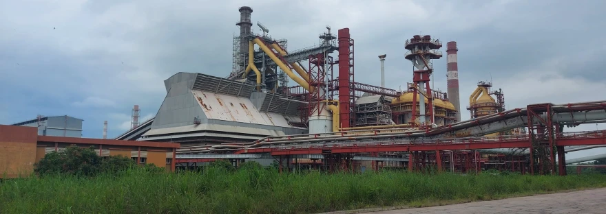 Refinery plant with complex industrial equipment and pipelines at Toriplenty news site.